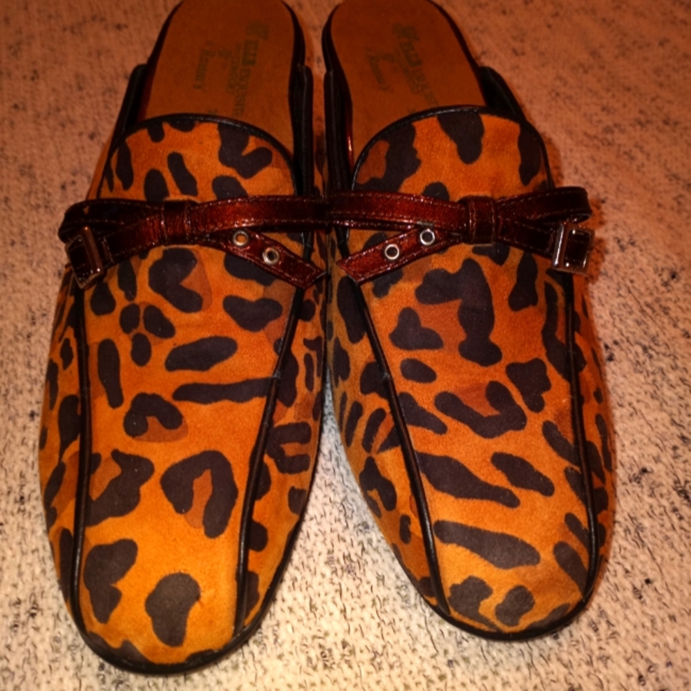 Romu's mule shoes leopard print